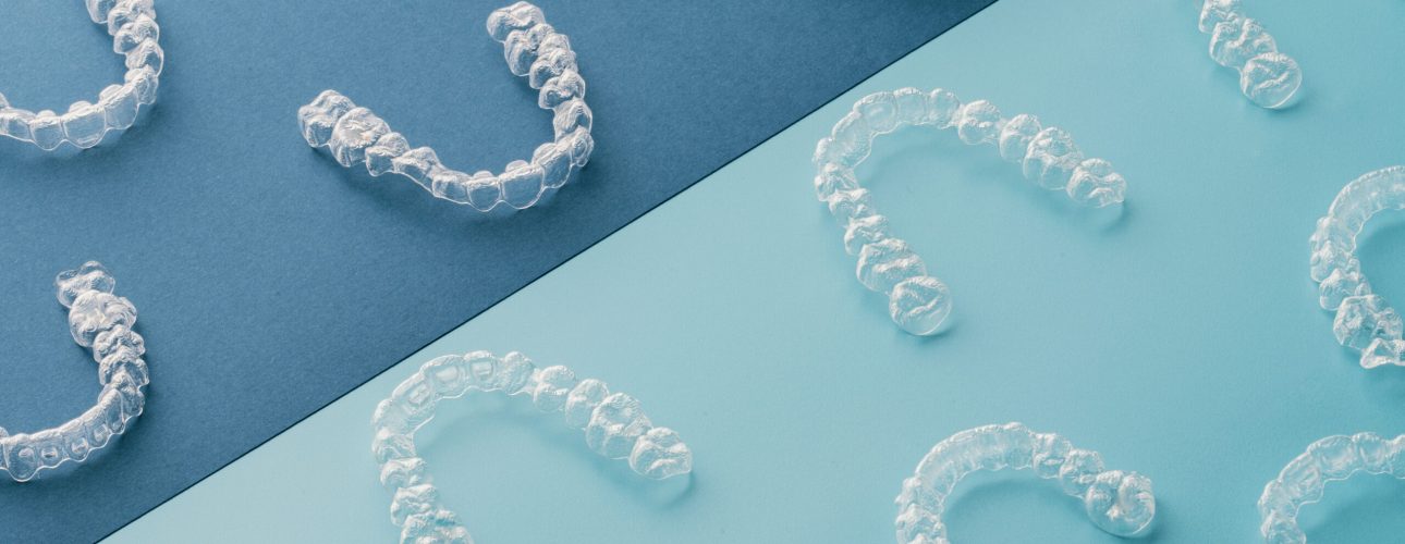 Transparent invisible dental aligners or braces aplicable for an orthodontic dental treatment